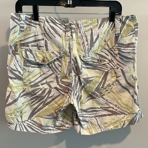 Calvin Klein Jeans Size 8 Tropical Palm Roll Tab Shorts - Picture 8 of 9